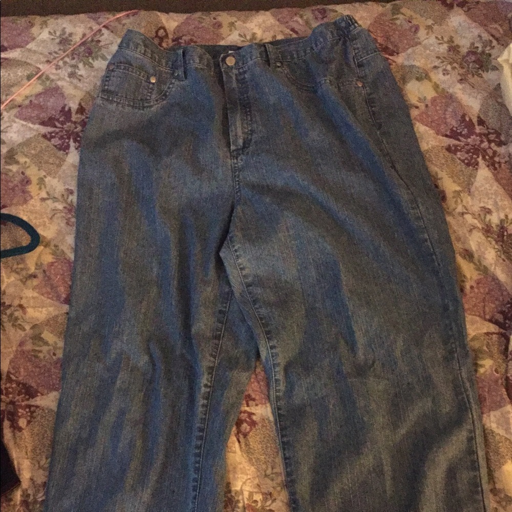 Long rolled up pants.
